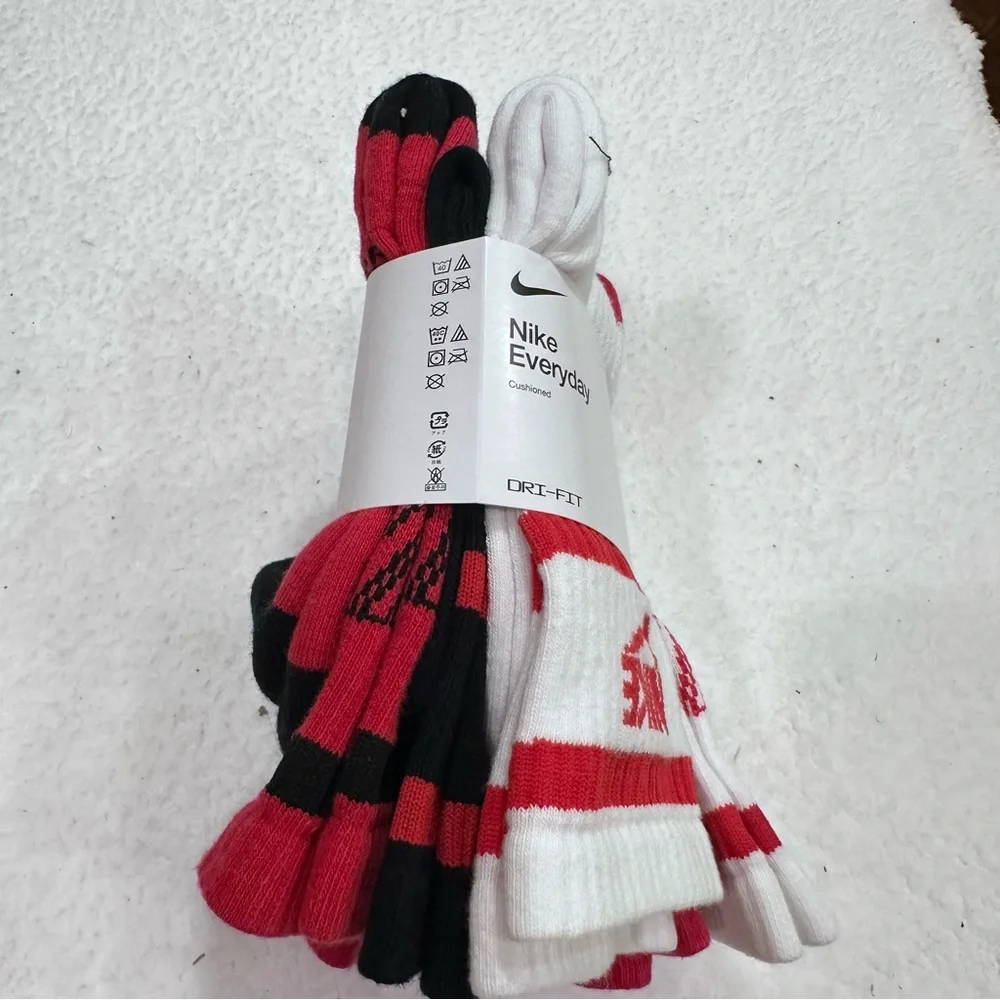 Nike Everyday Cushioned Crew Socks